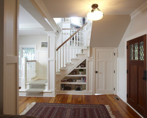 크기변환amusing-staircase-designs-for-small-spaces-white-shelving-under-stairs-hanging-bulb-lamp-area-rug-laminated-wooden-floor-wooden-entry-door