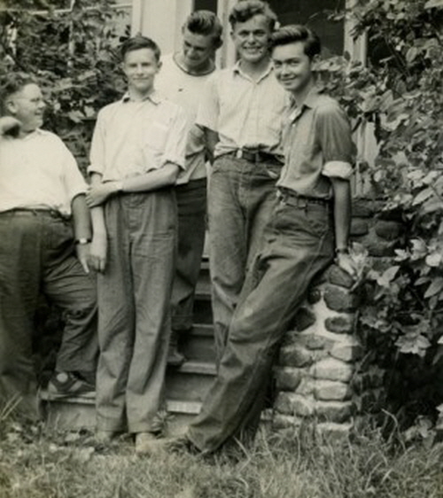 크기변환1940s-jeans-boys-teenagers-300x337