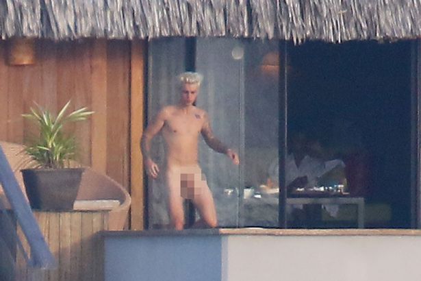 PAY-Justin-Bieber-goes-swimming-naked-in-his-water-villas-pool-in-front-of-rumoured-new-girlfriend-model-Jayde-Pierce1