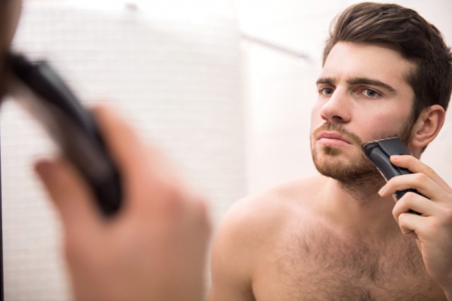 Man-Shaving-640x427
