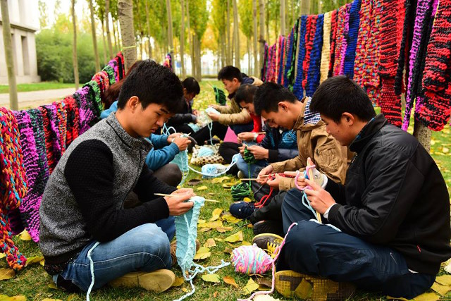 knitting_scarves2