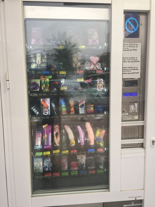 PAY-Sex-toy-vending-machine-in-the-Costa-Brava (1)
