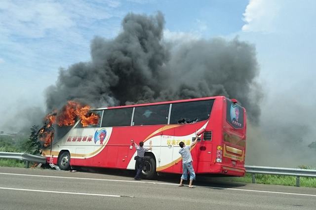 tourist-bus-fire-killed-26-1