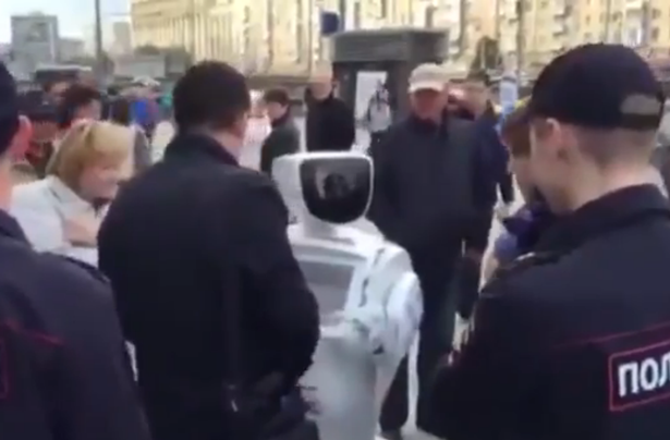 promobot-is-arrested-at-russian-political-rally