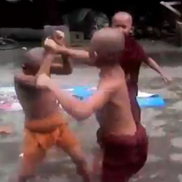 pay-child-monks-take-part-in-bare-knuckle-boxing-match