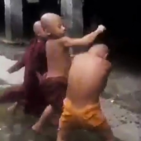 pay-child-monks-take-part-in-bare-knuckle-boxing-match3
