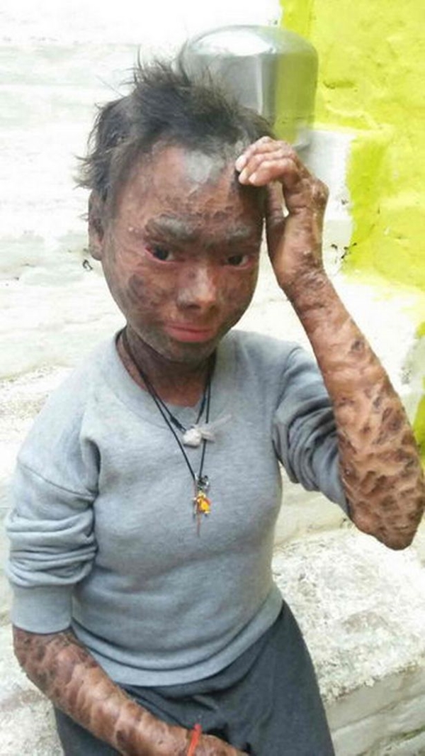 PAY-SWNS_SNAKE_GIRL_02