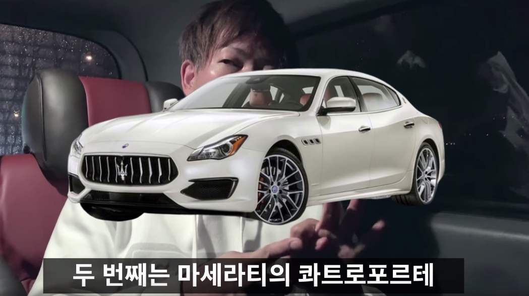 한국 팬들을 위해 유튜브 활동을 시작한 일본의 유명 성인배우 시미즈 켄이 최근 영상을 통해 자신이 고급 자동차 5대를 판매한 이유를 밝혔다. 과거 유튜브 영상에서 시미즈 켄은 자신이 보유했었던 차 5대를 공개했다.