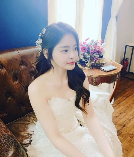 방송인 서유리가 결혼을 하루 앞두고 소감을 밝혔다. 서유리는 13일 오후 서울 종로구 세종대로 광화문 KT스퀘어에서 열린 라이프타임채널 ‘아이돌다방’ 제작발표회에서 MC를 맡아 무대에 올랐다.