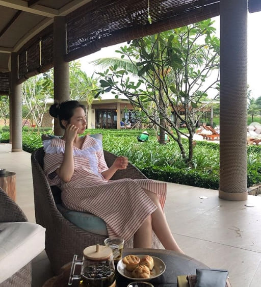 걸그룹 원더걸스 출신 배우 안소희가 휴가 중인 근황을 공개했다. 안소희는 28일 자신의 인스타그램에 휴가지에서 찍은 한 장의 사진을 게재했다.