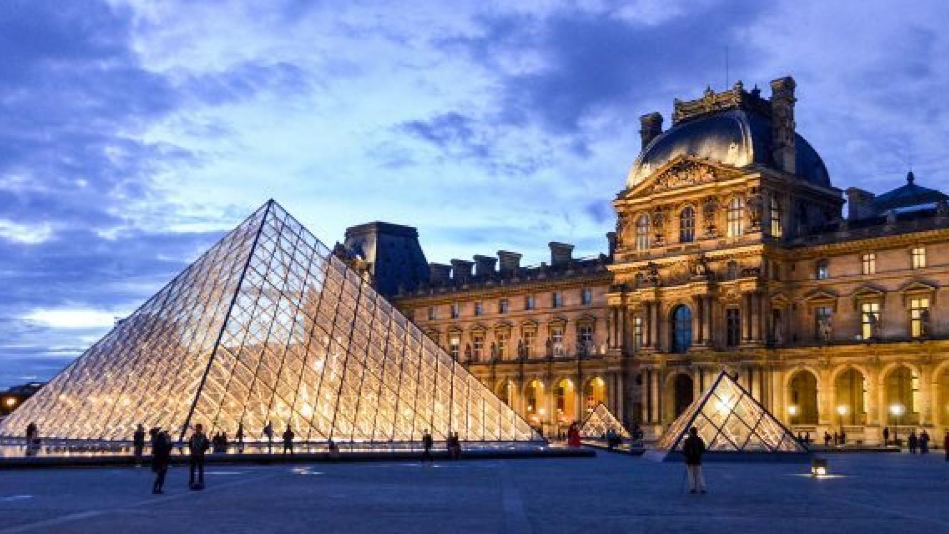 프랑스 파리에 있는 크고 아름다운 박물관으로 세계 3대 박물관으로 선정된 루브르 박물관. 프랑스하면 대표적으로 떠오르는 명소이기도 하며 누구나 한 번쯤은 꼭 방문해보고 싶은 장소이다. 그러나 이 박물관에서 한 여성 모델�