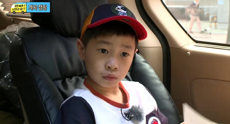 지난 2013년 선풍적인 인기를 끌었던 MBC ‘아빠 어디가’에 출연했던 김성주의 아들 김민국 군의 근황이 공개됐다. 김민국 군은 10살의 나이에 아빠 어디가에 출연해 듬직하면서도 귀여운 장남으로서의 매력�