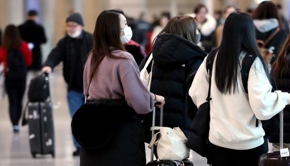 국내 신종 코로나 바이러스 감염증 환자가 4명 추가 발생한 가운데, 23번째 확진자가 중국에서 입국한 여성인 것으로 확인됐다. 6일 중앙방역대책본부는 이날 신종 코로나바이러스 감염증 환자가 4명 추가로 발생했다고