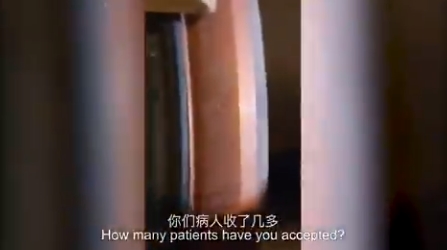 신종 코로나 바이러스의 공포감이 전세계적으로 확산되고 있는 지금, 환자를 치료하는 중국인 의사의 대화가 유출돼 충격은 주고 있다. 제니퍼 정(Jennifer Zeng)이라는 여성 활동가는 중국 우한 지역의 한 작은 병원