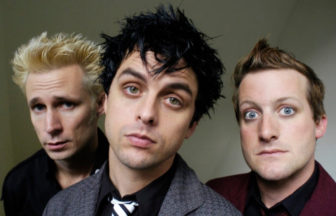미국 펑크록 밴드 그린데이가 신종 코로나바이러스감염증(코로나19)로 인해 내한공연을 잠정 연기한다. 28일 공연기획사 라이브네이션코리아 측은 “오는 3월22일 예정됐던 그린데이 내한공연(Green Day Live in Seoul