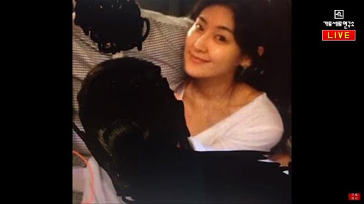가로세로연구소(이하 가세연)에서 김건모 장지연 부부를 또 한번 저격했다. 이번에 이들은 장지연의 과거 사생활 사진을 공개했다. 지난 3일 가세연은 유튜브 채널에 김건모의 아내인 피아니스트 장지연의 사생활 관련 폭로를 진