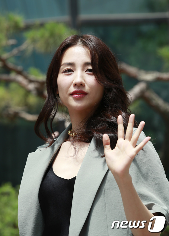 배우 박하선이 ‘도전! 골든벨’ 출연 당시 겪었던 에피소드를 공개했다. 22일 오전 방송된 SBS 파워FM ‘김영철의 파워FM’에는 게스트로 박하선이 출연했다. 이날 박하선은 고등학생 시