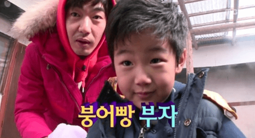 배우 이종혁의 아들 이준수 군이 유튜브 채널을 개설했다. 지난 12일 이종혁은 자신의 인스타그램에 유튜브 채널 ‘준수’s vlog’ 채널을 홍보했다. 이종혁이 올린 사진에는 아들 이준수 군의 유�