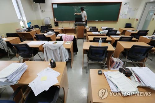 코로나 확산세가 조금씩 나아지는 요즘, 좋지 못한 소식이 들려왔다. 오늘 21일 서울시는 서울 강남구 영어학원에서 발생한 신종 코로나바이러스 감염증 집단감염 사태를 발표했다. 발표에 따르면 해당 영어학원에 �