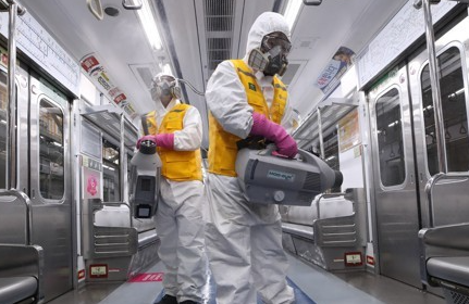 서울시는 지난해 2월부터 현재까지 지하철과 버스, 택시 대상 총 950건의 환경 검체에 대한 검사를 시행한 결과 신종 코로나바이러스 감염증(코로나19) 바이러스 불검출을 확인했다고 25일 밝혔다. 서울시보건환경연구원은