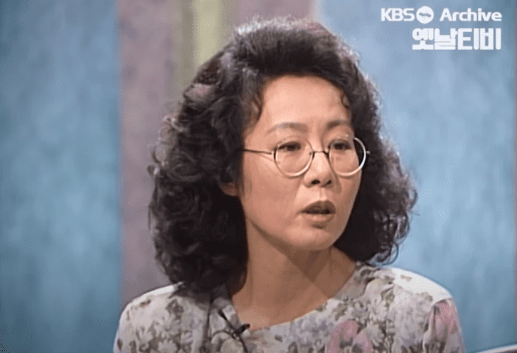 미국 아카데미 시상식에서 영화 ‘미나리’로 여우조연상을 수상한 배우 윤여정의 과거 인터뷰가 재조명되고 있다. 지난달 26일 KBS 유튜브 채널 ‘옛날티비: KBS Archive’에는 ‘