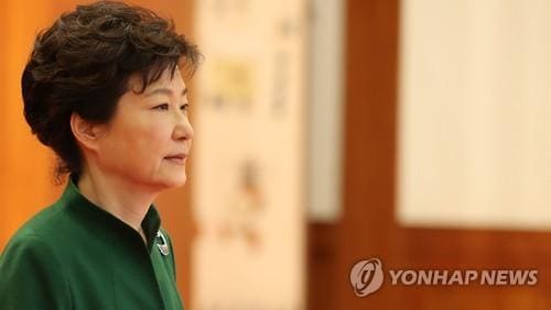 과거 박근혜 전 대통령에게 막말을 했던 여자 연예인이 있었다. 지난 2013년 12월 방송인 변서은은 자신의 페이스북에 철도민영화와 관련해 박근혜 전 대통령을 저격하는 글을 남겼다. 그는 박 전 대통령을