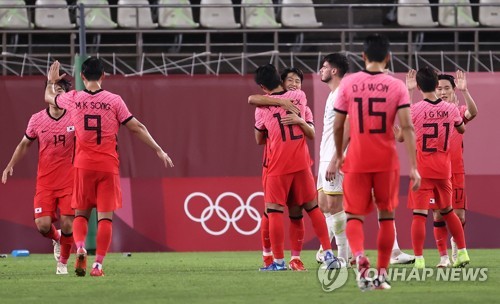 2020 도쿄 올림픽을 중계하고 있는 MBC가 자막 때문에 전세계 팬들의 비난을 받고 있다. MBC는 지난 25일 진행된 대한민국과 루마니아의 남자 축구 조별리그 2차전을 중계했다.