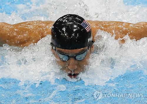 황선우(18)가 생애 첫 올림픽 무대에서 11년 묵은 남자 자유형 200m 한국 기록을 경신했다. 그는 25일 일본 도쿄 아쿠아틱스 센터에서 열린 2020 도쿄올림픽 경영 남자 자유형 200m 예선 3조에서 1분44초62의 한국 신기록