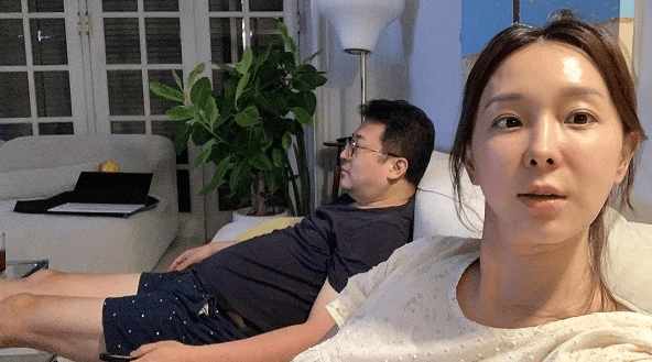 방송인 이지혜가 남편 문재완에 크게 분노했다. 지난 22일 이지혜는 자신의 유튜브 채널에 ‘나 오빠랑 못 살겠어! 이혼 위기에 놓인 큰태리의 15칼로리 다이어트식 먹방’이라는 제목의 영상을 올렸다. �