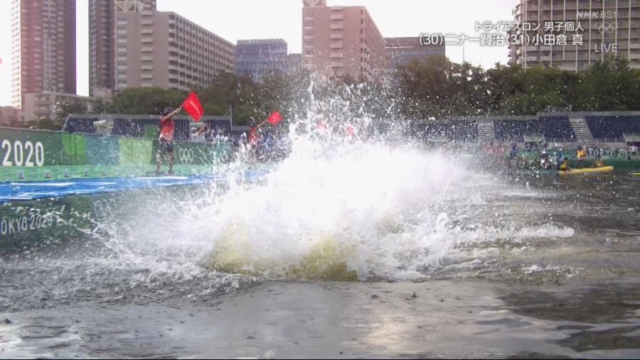 그야말로 ‘엉망진창’이라는 말이 절로 나오는 도쿄 올림픽 수영 환경이 재차 논란이 되고 있다. 도쿄 올림픽 야외 수중 경기들이 펼쳐질 일본 도쿄 오다이바 해변의 수질 문제가 여전히 도마 위에 올라와있는 상