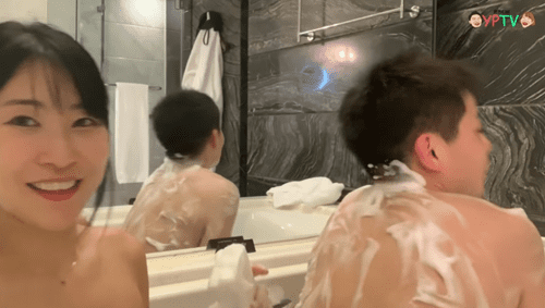 한 여자 연예인이 남자친구와 목욕하는 모습을 공개했다. 지난 27일 개그우먼 이세영은 남자친구와 함께 운영하는 유튜브 채널 ‘영평티비’에 ‘목욕하면서 유혹했더니 일본인 남자친구의 반응이..&
