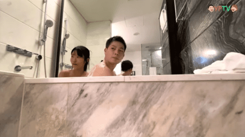 한 여자 연예인이 남자친구와 목욕하는 모습을 공개했다. 지난 27일 개그우먼 이세영은 남자친구와 함께 운영하는 유튜브 채널 ‘영평티비’에 ‘목욕하면서 유혹했더니 일본인 남자친구의 반응이..&