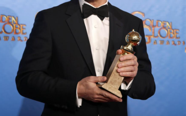 넷플릭스 오징어게임에 출연해 ‘깐부’라는 유행어를 남긴 배우 오영수(78)가 한국인 최초로 골든글로브 남우조연상을 수상했다. 9일(현지시간) 미국 LA 비벌리힐스 힐튼 호텔에서 열린 제79회 골든글로브 시�