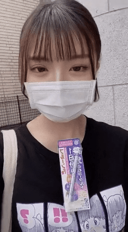 '가슴에 OO을..' 일본 틱톡에서 유행하고 있는 챌린지 정체