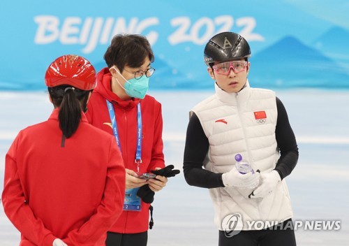 2022 베이징 동계 올림픽이 개막해 진행 중인 지금, 한국 출신이지만 현재 중국 쇼트트랙 코치진에 합류한 안현수가 도마 위에 올랐다. 중국 쇼트트랙 혼성계주팀을 이끌고 있는 한국의 김선태 감독과 러시아의 빅토르 안