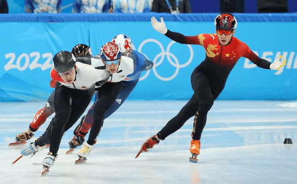 박장혁 쇼트트랙 선수가 1500m 준결승에서 ‘헐리우드 액션’을 펼친 런쯔웨이(중국)에게 일침을 날렸다. 지난 9일 박장혁은 중국 베이징 수도체육관에서 열린 2022 베이징 겨울올림픽 쇼트트랙 남자 1500m 준