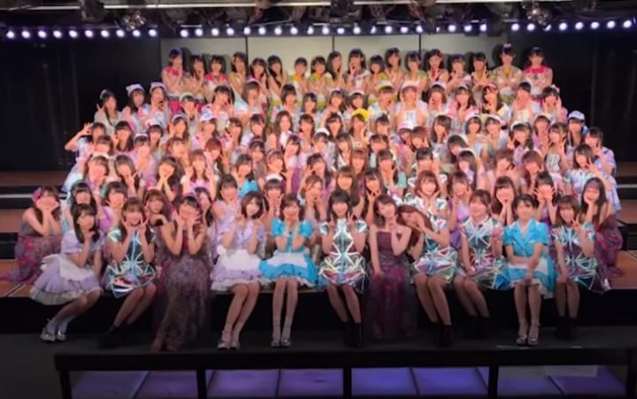일본의 아이돌 그룹 AKB48은 일본의 아이돌 시대를 열었다고 평가받는 그룹이다. 200명 가량의 멤버들은 선거를 통해 순위를 배정받고 성장해가는 모습을 팬들에게 보여준다. AKB48의 컨셉은 이후에 등장한 사쿠라�