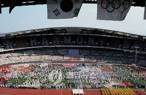 2022 베이징 동계올림픽 논란으로 한국 시청자들이 분노하고 있다. 개막식에 등장한 한복부터 쇼트트랙 편파 판정은 당연히 분노를 불러 일으켰다. 중국에 이런 행동 때문에 과거 한국에서 개최된 올림픽에서 나온 �