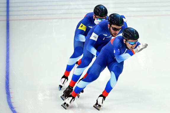 ROC(러시아올림픽위원회) 스피드스케이팅 국가대표 다닐 알도쉬킨이 한 세레머니가 논란이 되고 있다. ROC는 지난 15일 중국 베이징 국립 스피드스케이팅 경기장에서 열린 2022 베이징 동계올림픽 스피드스케이팅 남자 팀 �
