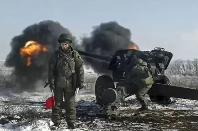 우크라이나 국방부가 자국에 침공한 러시아 군인들에게 항복 시 6000만 원의 보상금을 지급하겠다고 발표했다. 지난 1일 우크라이나 올렉시 레즈니코프 국방부 장관은 “우린 러시아 군인들에게 선택의 여지를 �