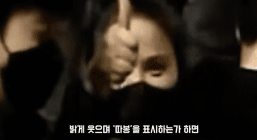 가수 홍진영의 언니 홍선영이 예상치 못한 장소에서 포착됐다. 15일 유튜브채널 ‘연예 뒤통령 이진호’에서는 “홍진영 충격 근황…홍선영이 개표 방송에 왜?”라는 제목의 영상이 게재됐다.