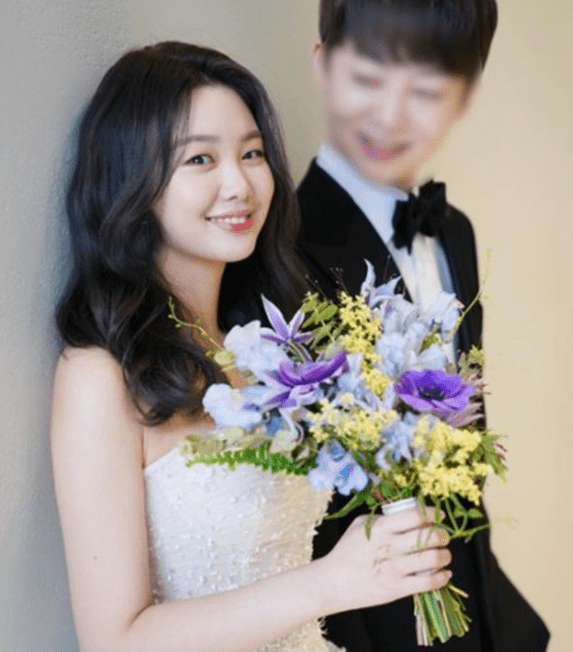 SBS 김수민 아나운서 결혼 발표하며 전한 놀라운 내용 (+남편 사진)