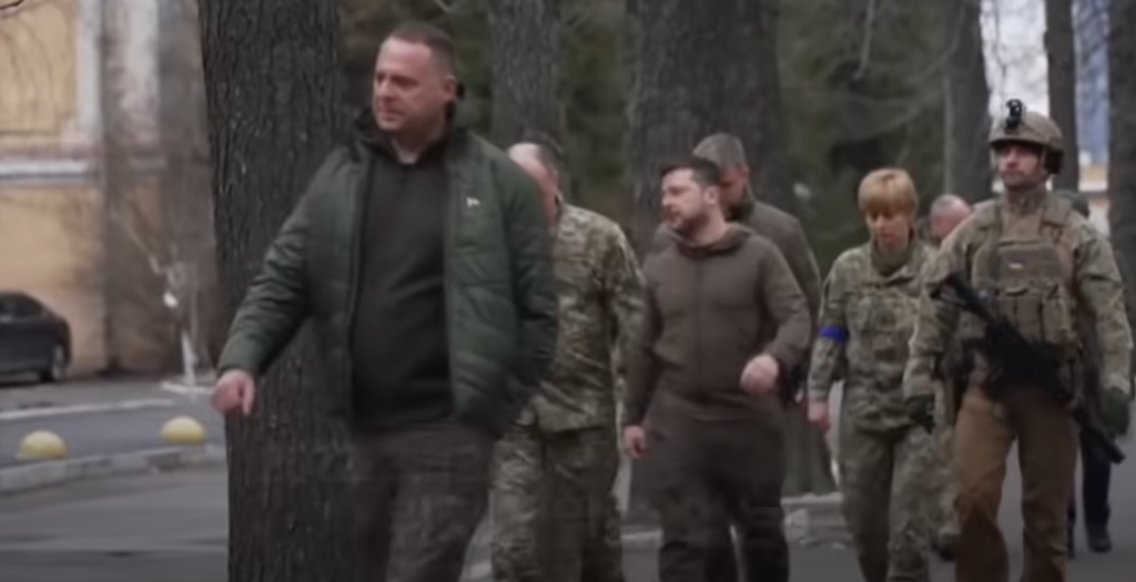 '러시아군 1호 표적'인 우크라이나 젤렌스키 대통령이 포착된 놀라운 장소