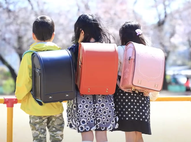 최근 공개된'일본 10대 여학생' 사진에 해외 누리꾼들이 분노한 이유
