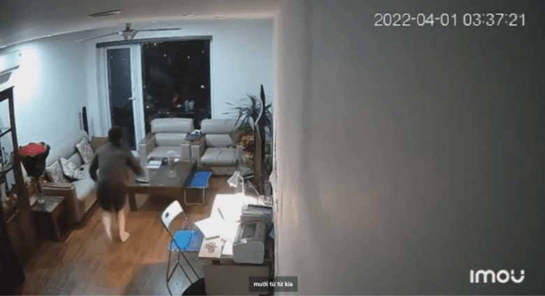 현재 SNS에 퍼지고 있는 충격적인 집안 CCTV 영상 (+28층 높이)