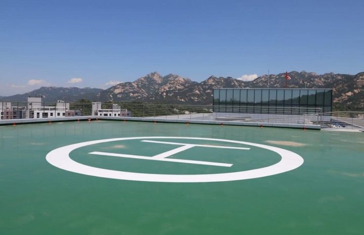 과거 한국에 방문한 외국인들이 “한국 옥상에 테니스 코트가 있다”며 감탄을 금치 못했다. 이런 착각을 한 이유는 한국의 옥상은 대부분 초록색인 경우가 많아서다. 먼저 건축물은 기옥에 따라 수축과 팽�