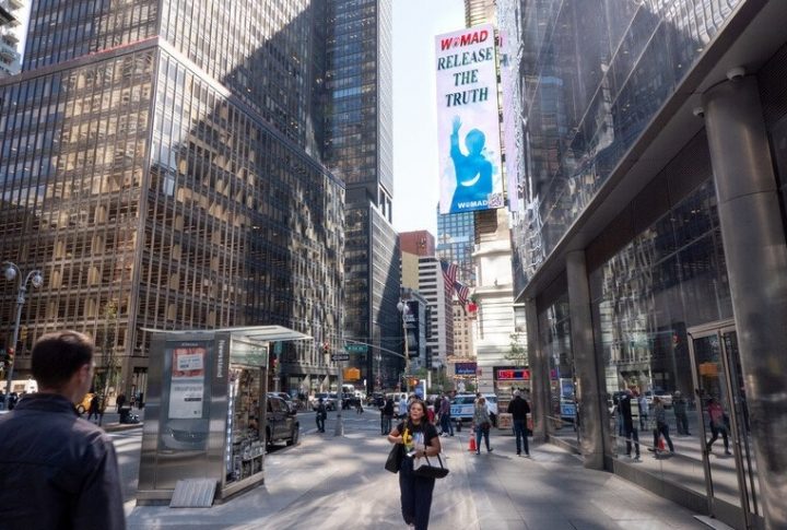 전 세계적으로 한국 망신 시킨 타임스퀘어 레전드 광고가 있다. 다름 아닌 한국의 ‘워마드’ 광고였다. 2019년 5월, 미국 뉴욕의 타임스퀘어에는 박근혜의 석방을 요구하는 워마드 광고가 실렸다.