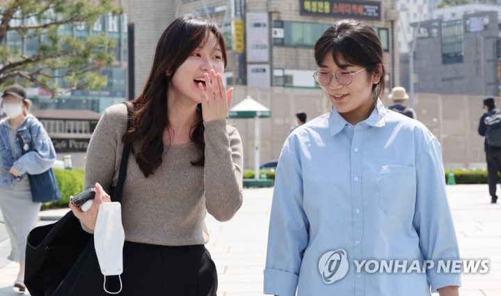 마스크 쓴 한국 여자가 일본 여자보다'더 예쁘게' 보이는 이유