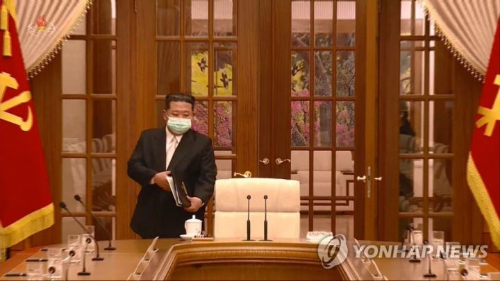 '코로나 120만명' 돌파한 북한 김정은이 내놓은 황당한 치료법