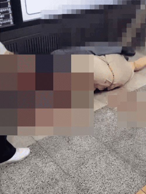 서울 지하철 1호선 창동역에서 ‘묻지마 칼부림’ 사건이 일어났다. 지난 5월 18일 SBS의 보도에 따르면 30대 여성 A씨가 60대 남성 B씨에게 흉기를 휘둘러 특수상해 혐의로 체포됐다. A씨와 B씨는 처음 �
